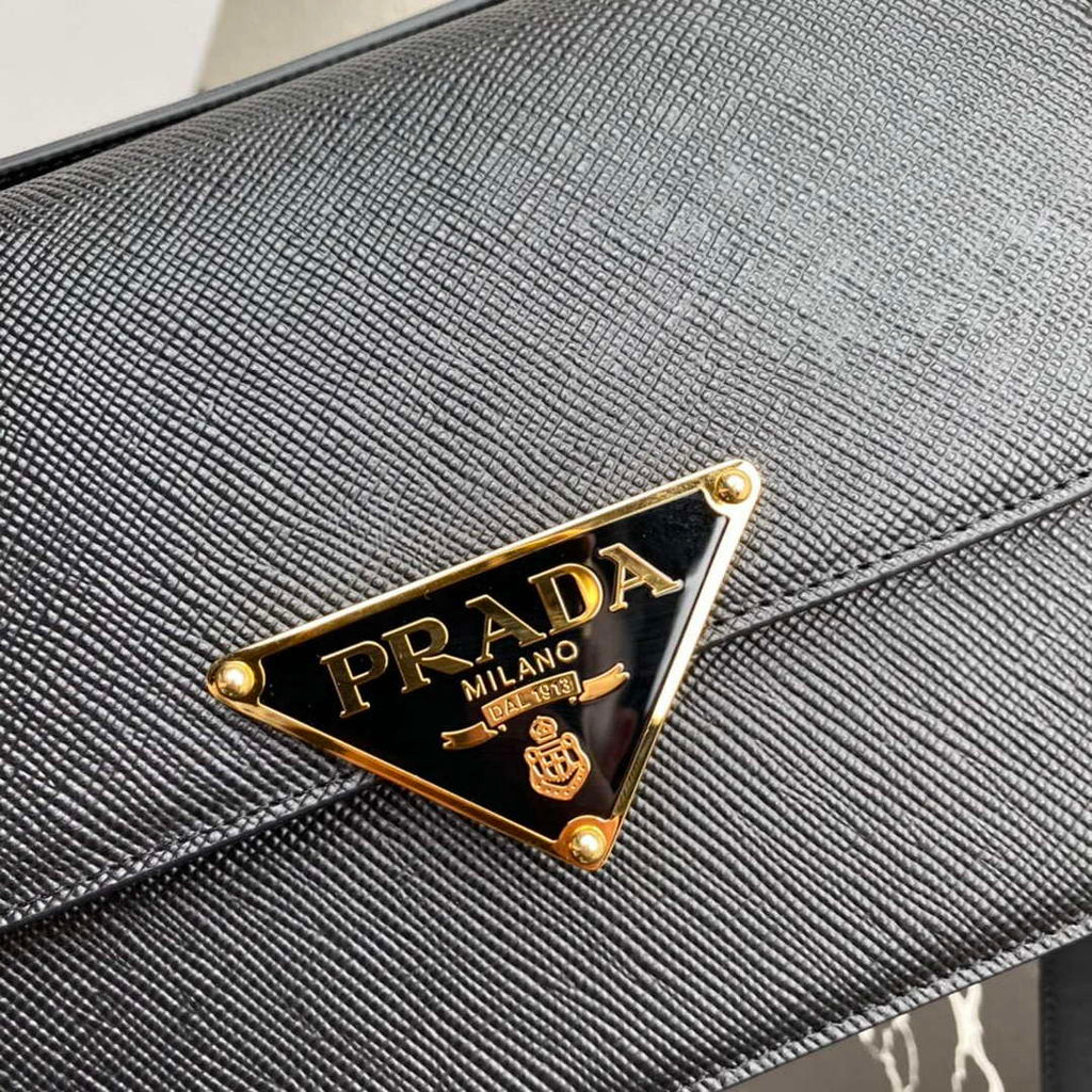 Prada 1BD320 Prada Embl¨¨me Saffiano Shoulder Bag Black