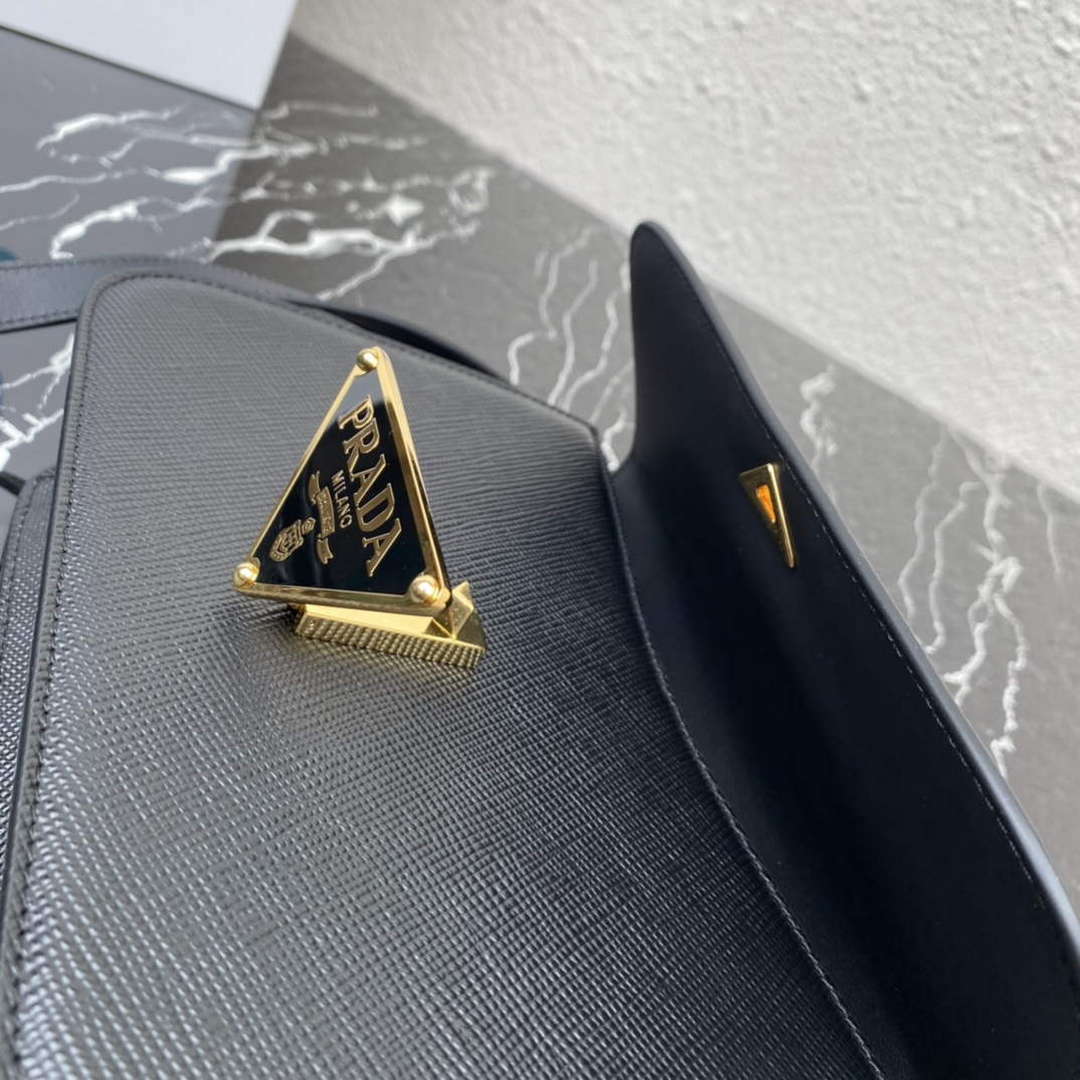 Prada 1BD320 Prada Embl¨¨me Saffiano Shoulder Bag Black