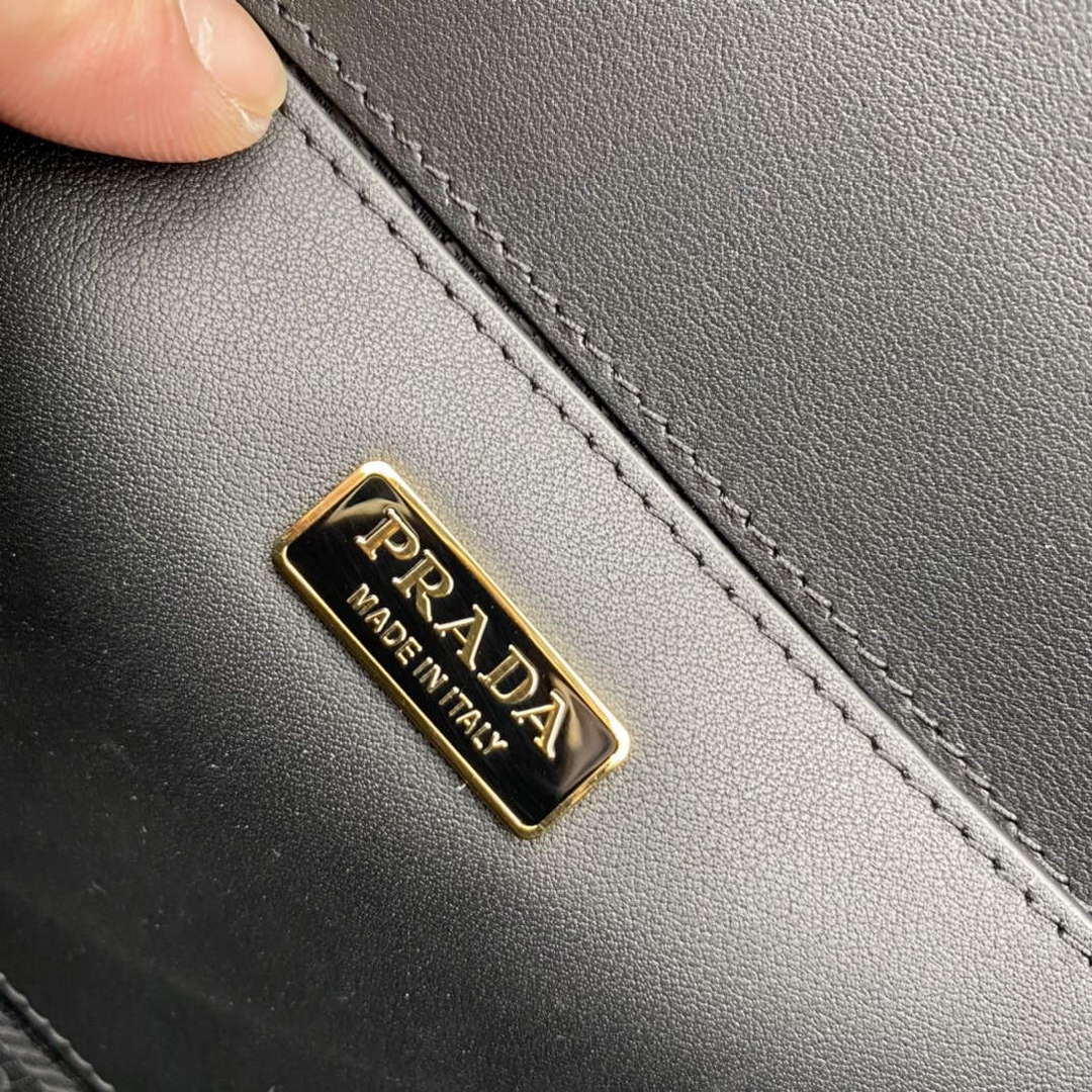 Prada 1BD320 Prada Embl¨¨me Saffiano Shoulder Bag Black