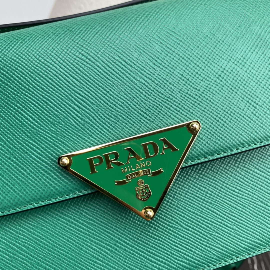Prada 1BD320 Prada Embl¨¨me Saffiano Shoulder Bag Green