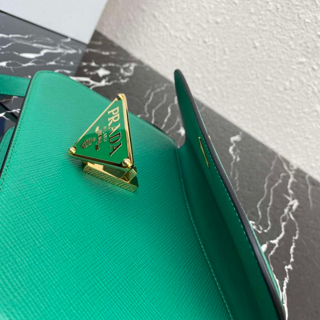Prada 1BD320 Prada Embl¨¨me Saffiano Shoulder Bag Green