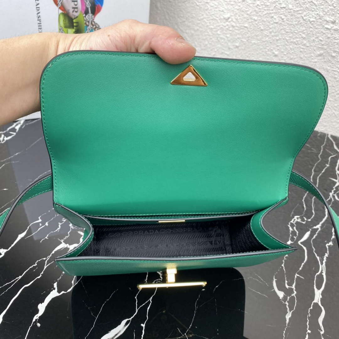 Prada 1BD320 Prada Embl¨¨me Saffiano Shoulder Bag Green