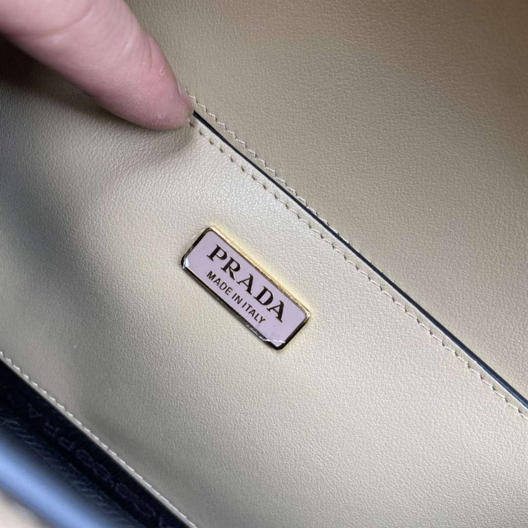 Prada 1BD320 Prada Embl¨¨me Saffiano Shoulder Bag Tan