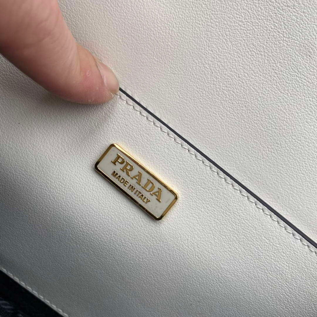 Prada 1BD320 Prada Embl¨¨me Saffiano Shoulder Bag White