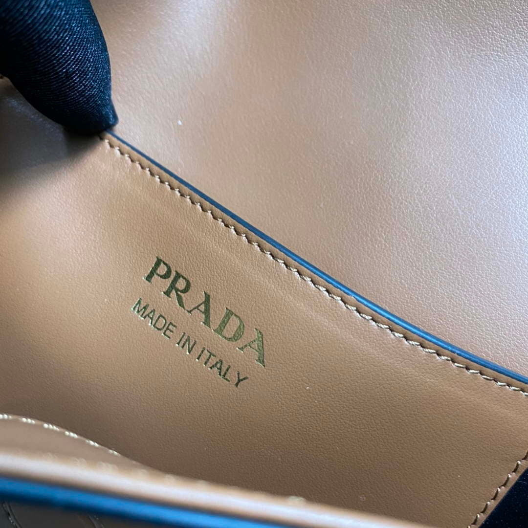 Prada 1BD365 Leather shoulder bag Brown