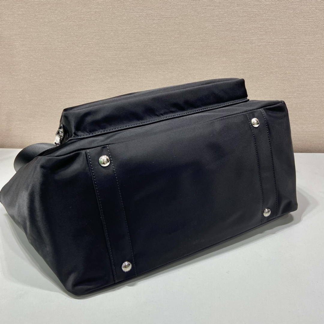 Prada  1BG102_RV44_F0002_V_OOO Re-Nylon baby bag Black