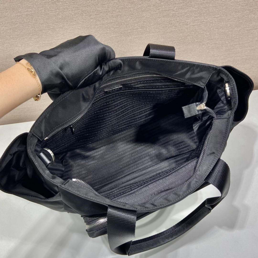Prada  1BG102_RV44_F0002_V_OOO Re-Nylon baby bag Black