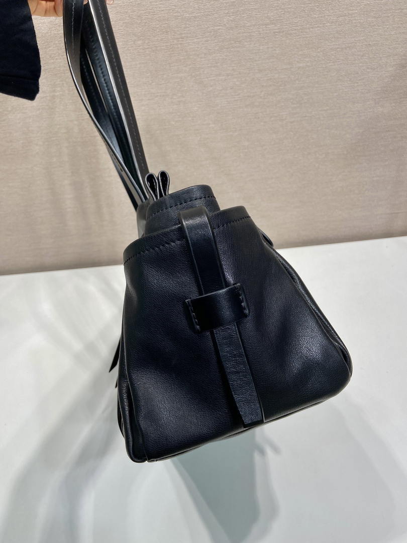 Prada 1BG645 Route medium leather tote bag Black