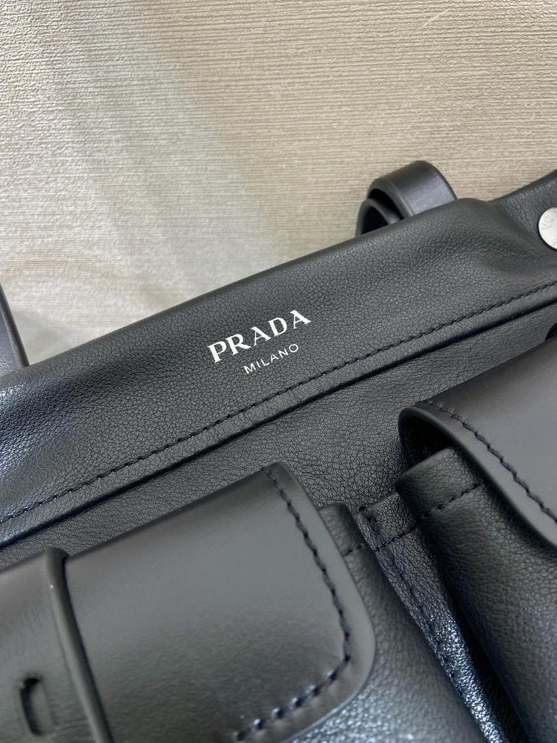 Prada 1BG645 Route medium leather tote bag Black