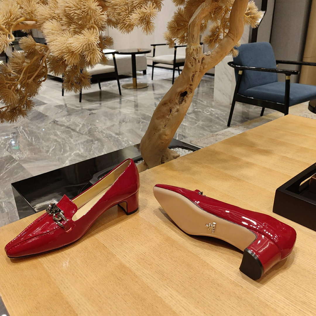 Prada 1D193N Patent Leather Loafers 50 mm Heel P67325
