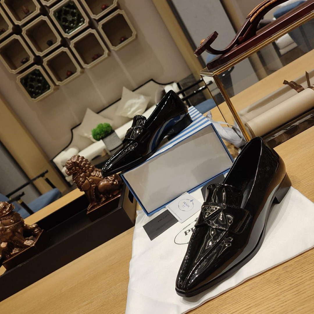 Prada 1D193N Patent Leather Loafers P67320