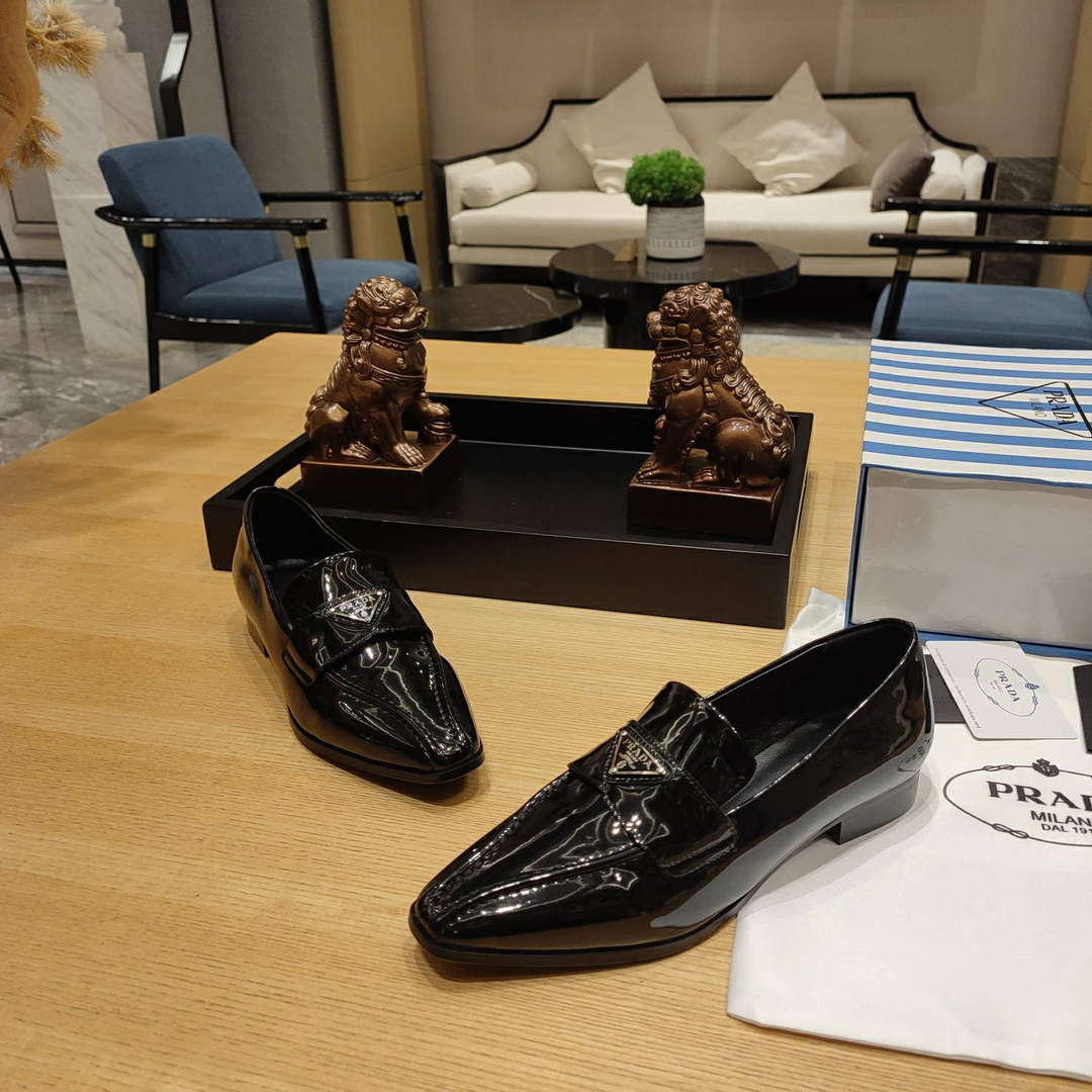 Prada 1D193N Patent Leather Loafers P67320