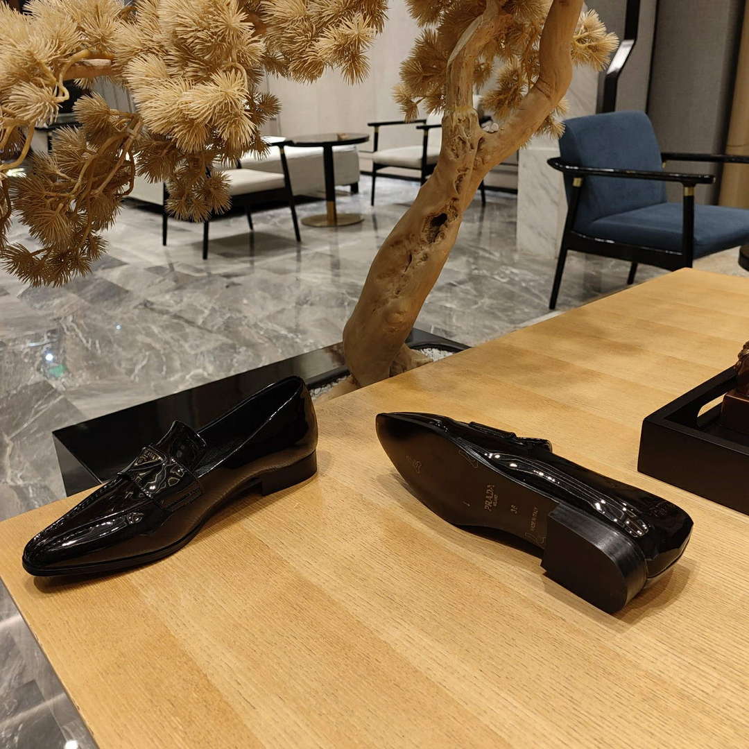 Prada 1D193N Patent Leather Loafers P67320