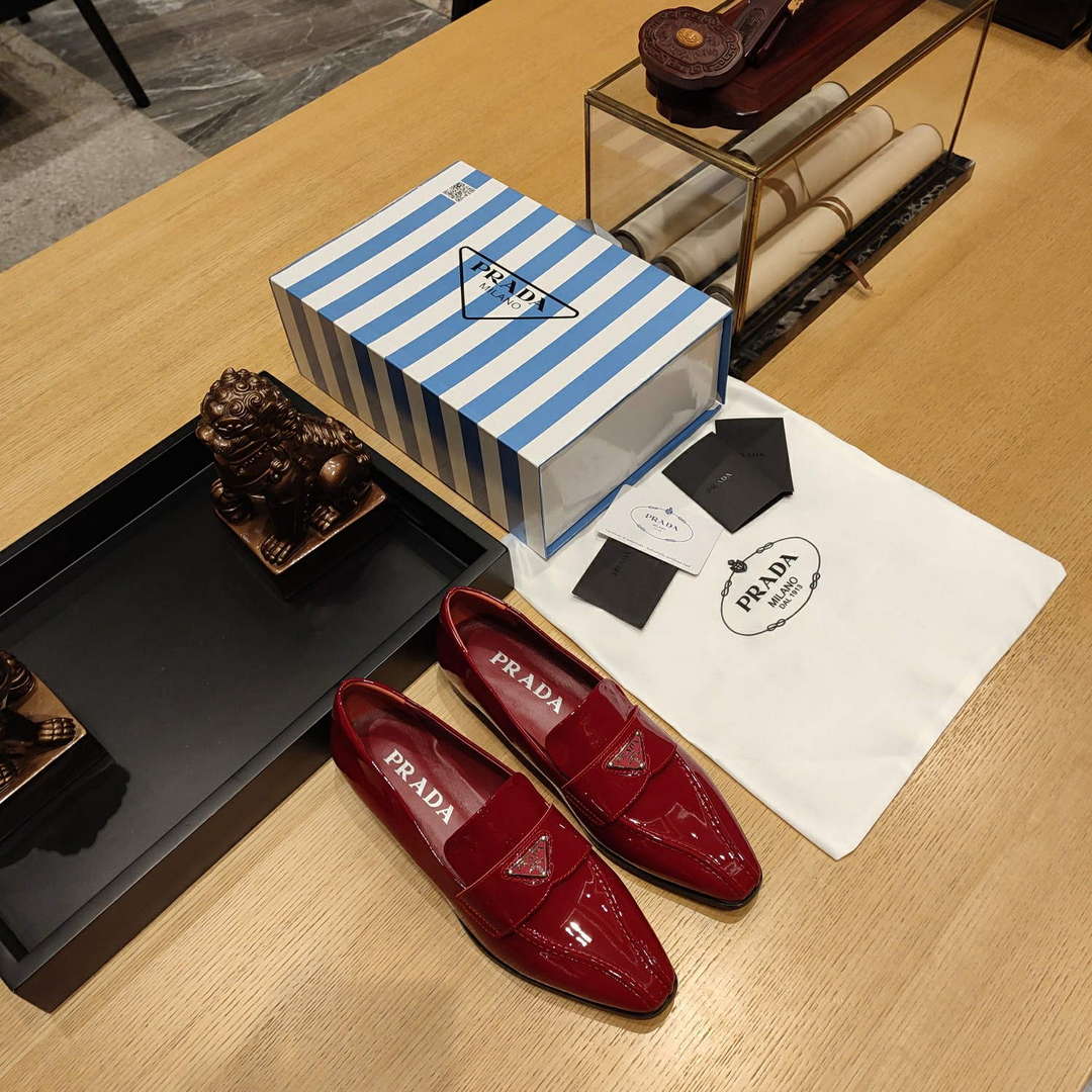 Prada 1D193N Patent Leather Loafers P67321