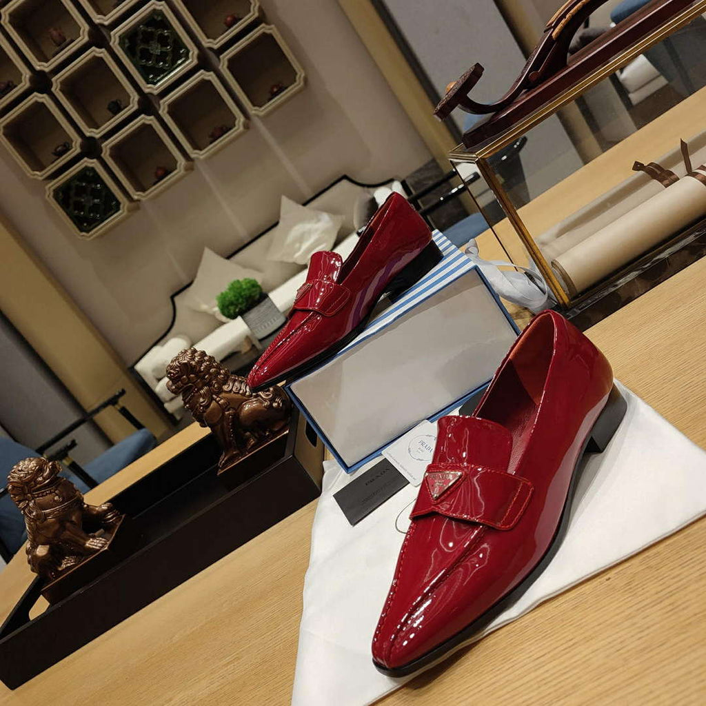 Prada 1D193N Patent Leather Loafers P67321