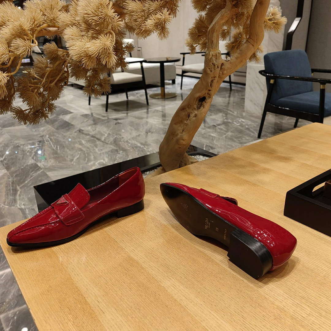 Prada 1D193N Patent Leather Loafers P67321