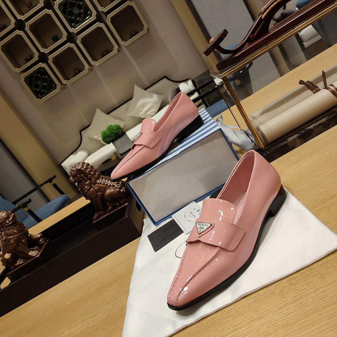 Prada 1D193N Patent Leather Loafers P67322