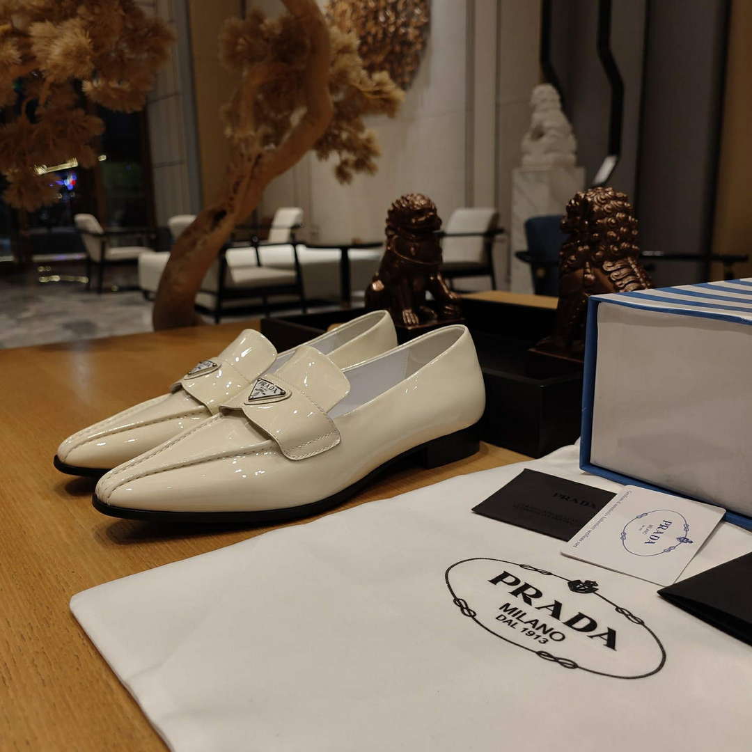 Prada 1D193N Patent Leather Loafers P67323