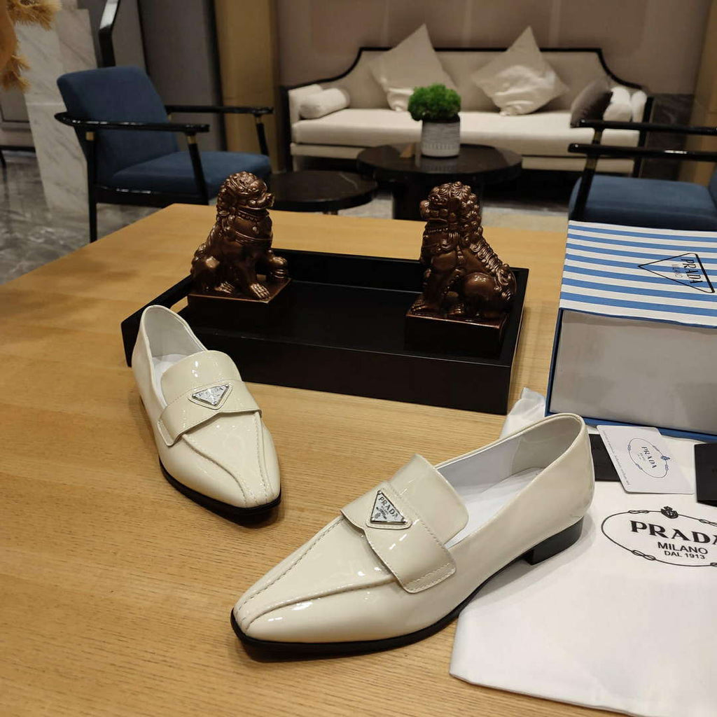 Prada 1D193N Patent Leather Loafers P67323