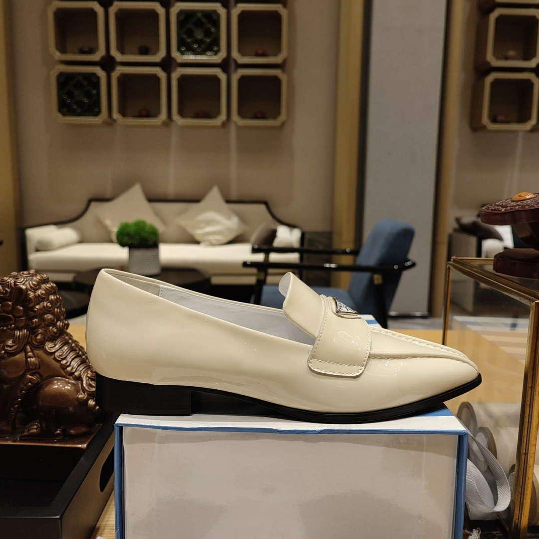 Prada 1D193N Patent Leather Loafers P67323