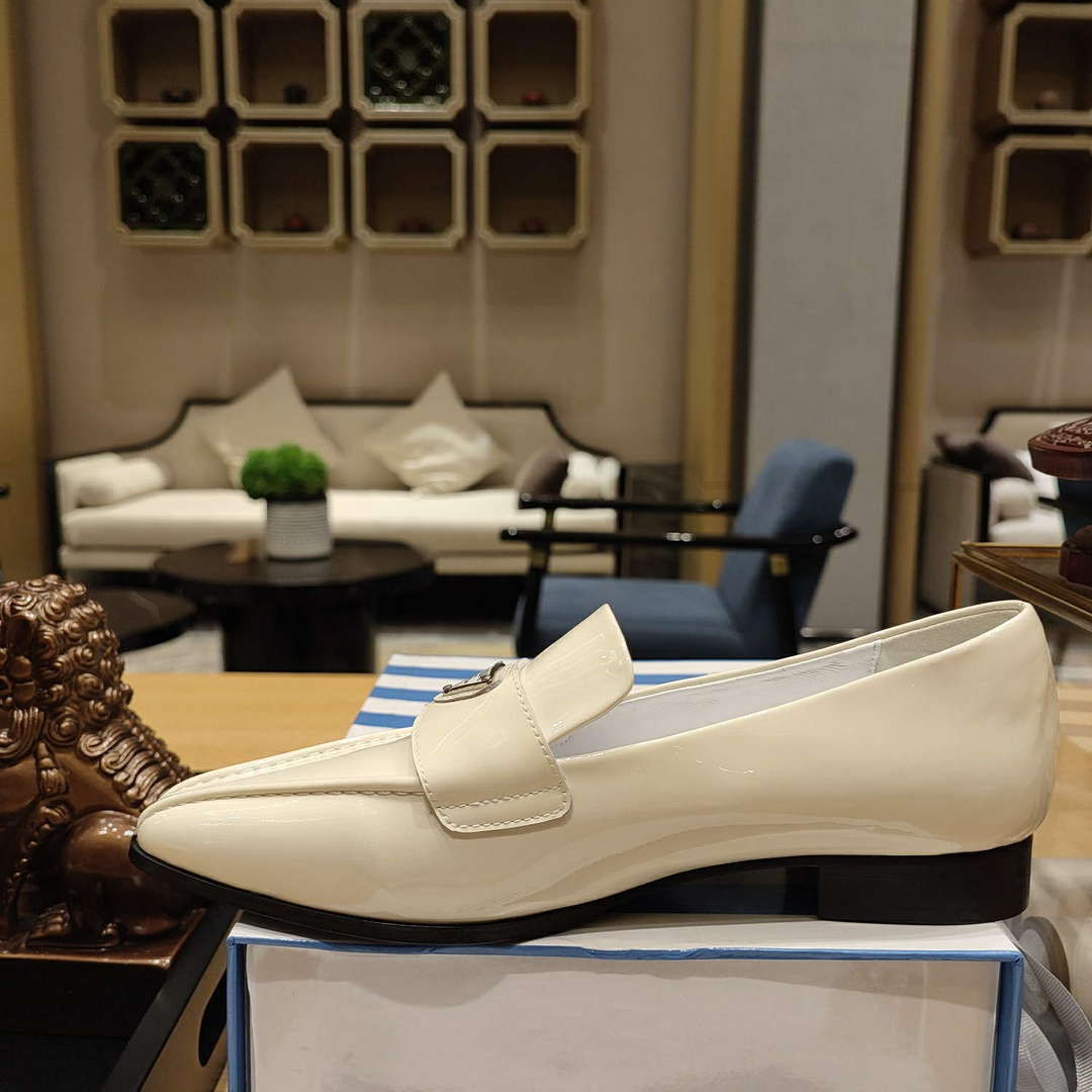 Prada 1D193N Patent Leather Loafers P67323