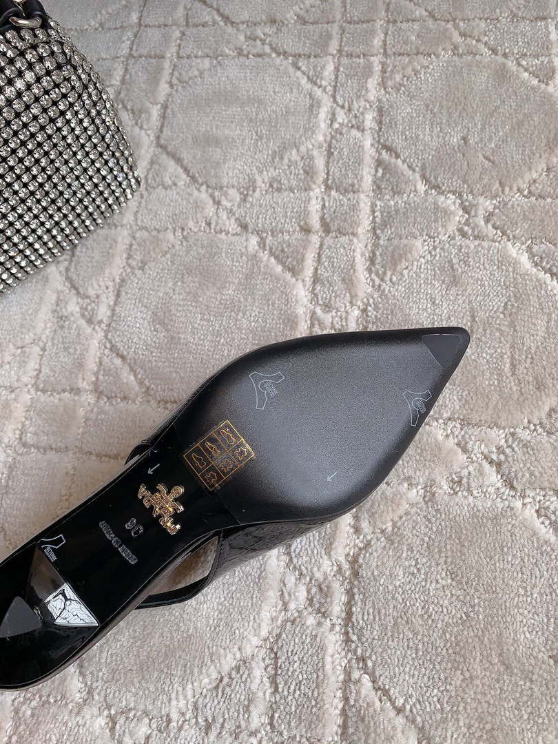 Prada 1I901M Women's Patent leather slingback pumps P10004
