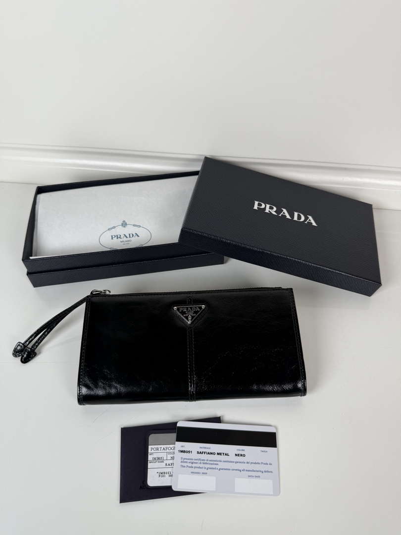 Prada 1MB051 Leather pouch Black