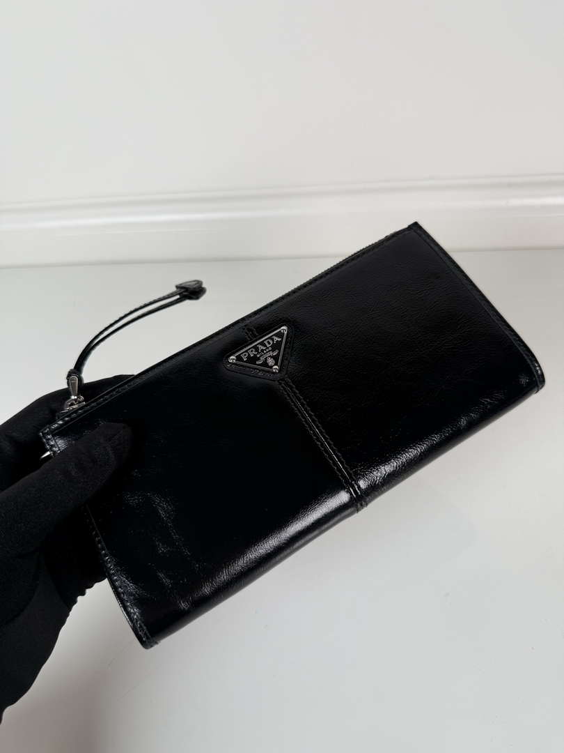 Prada 1MB051 Leather pouch Black