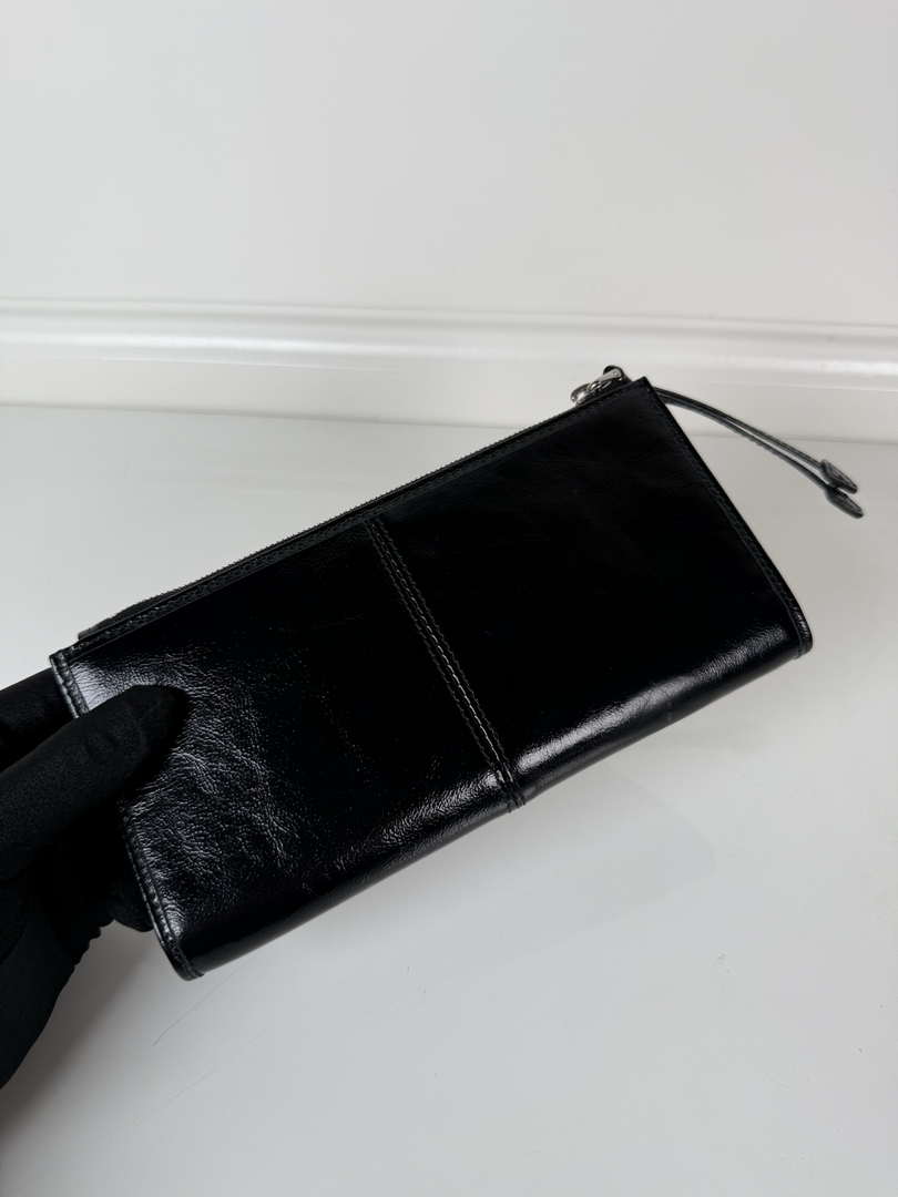 Prada 1MB051 Leather pouch Black