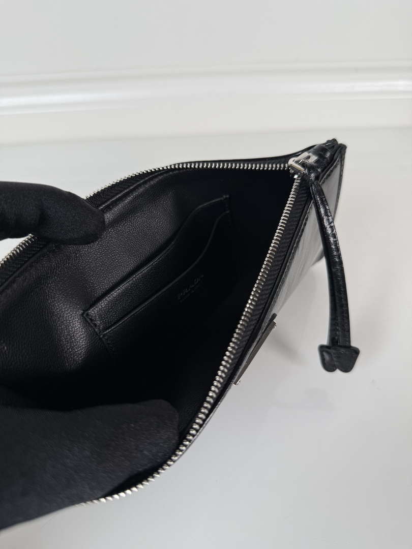 Prada 1MB051 Leather pouch Black