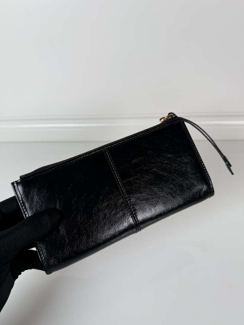 Prada 1MB051 Leather pouch Black