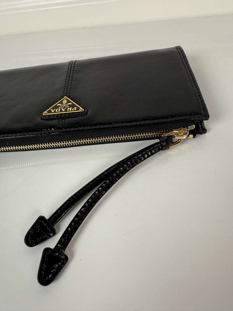 Prada 1MB051 Leather pouch Black