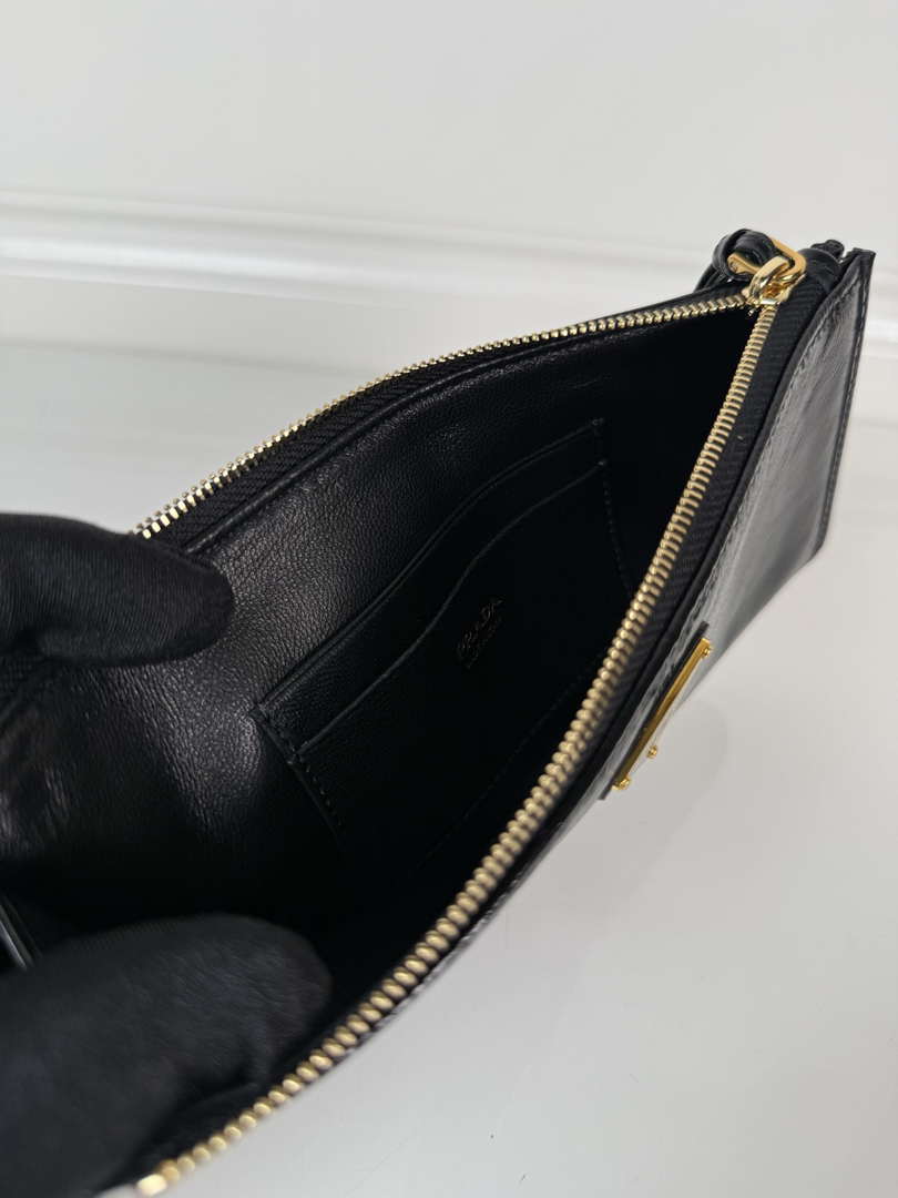 Prada 1MB051 Leather pouch Black