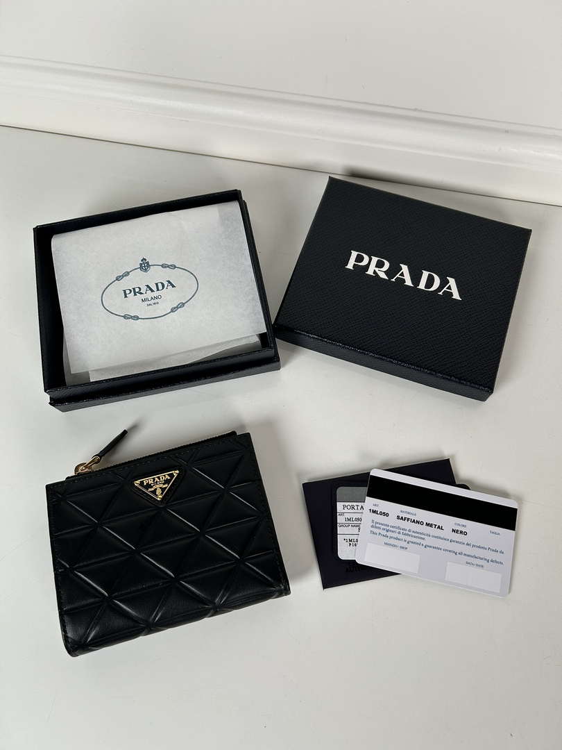 Prada Small leather wallet 1ML050 Black