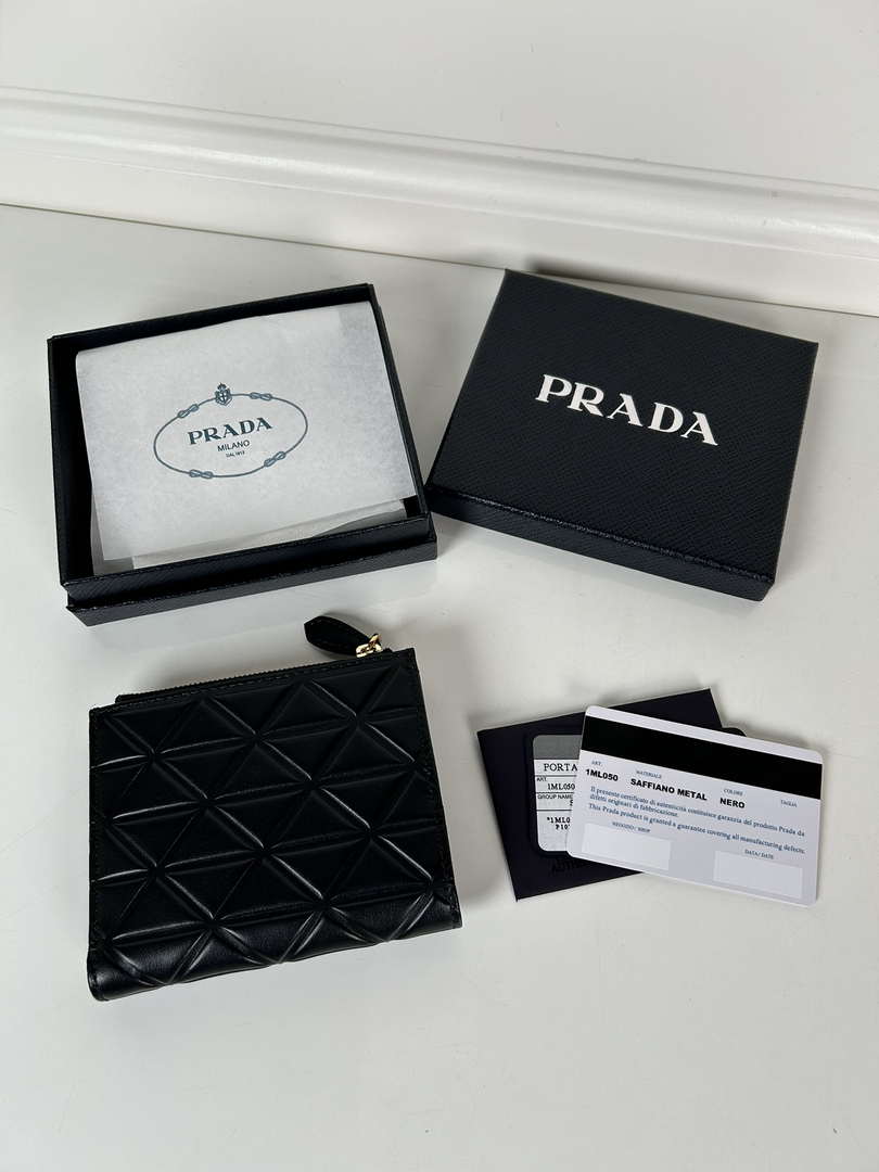 Prada Small leather wallet 1ML050 Black