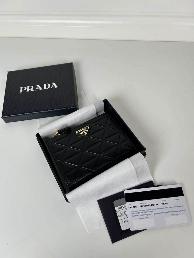 Prada Small leather wallet 1ML050 Black