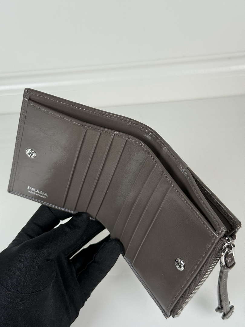Prada 1ML050 Small leather wallet Gray