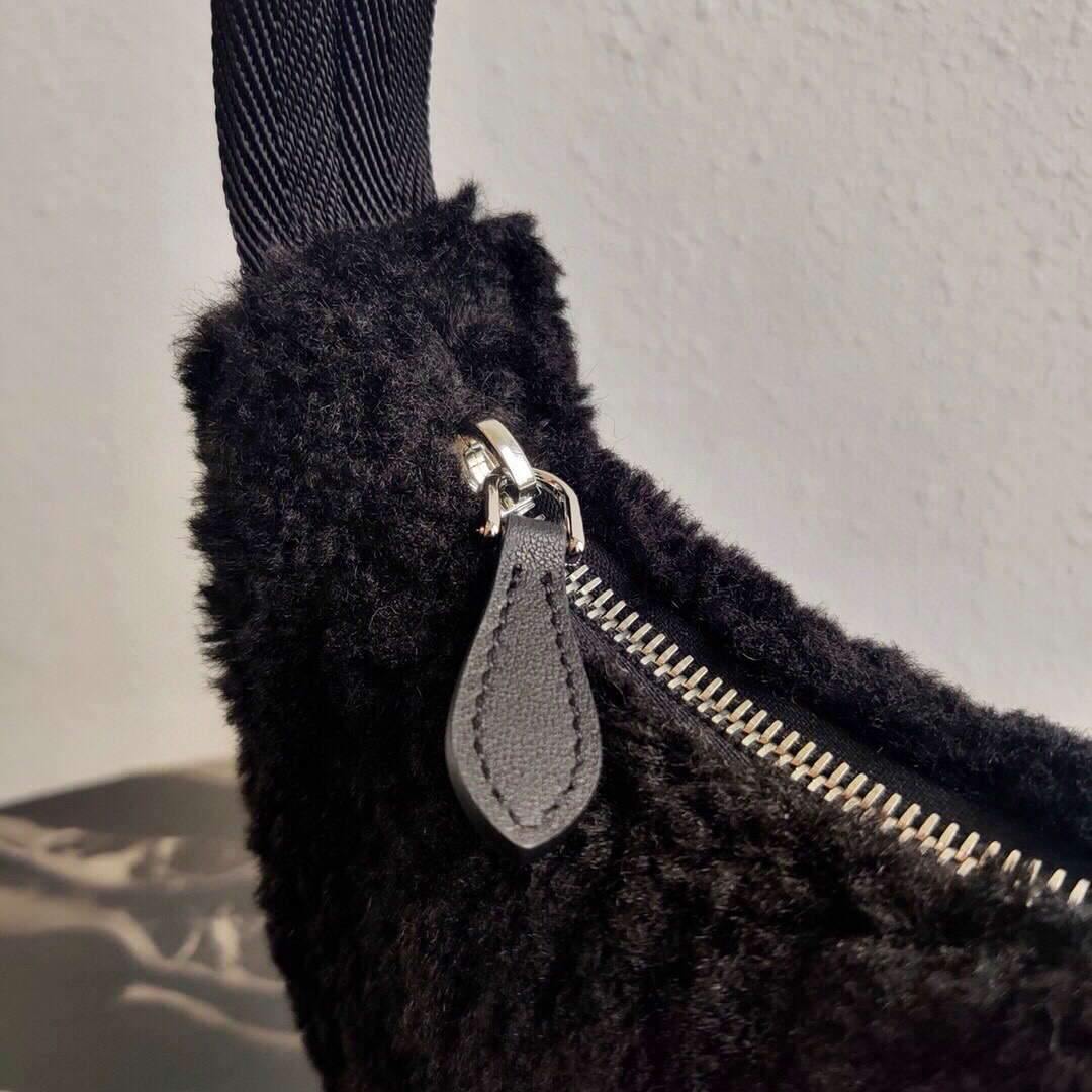 Prada 1NE515 Re Edition 2000  Shearling Mini Bag Black - luxibagsmall