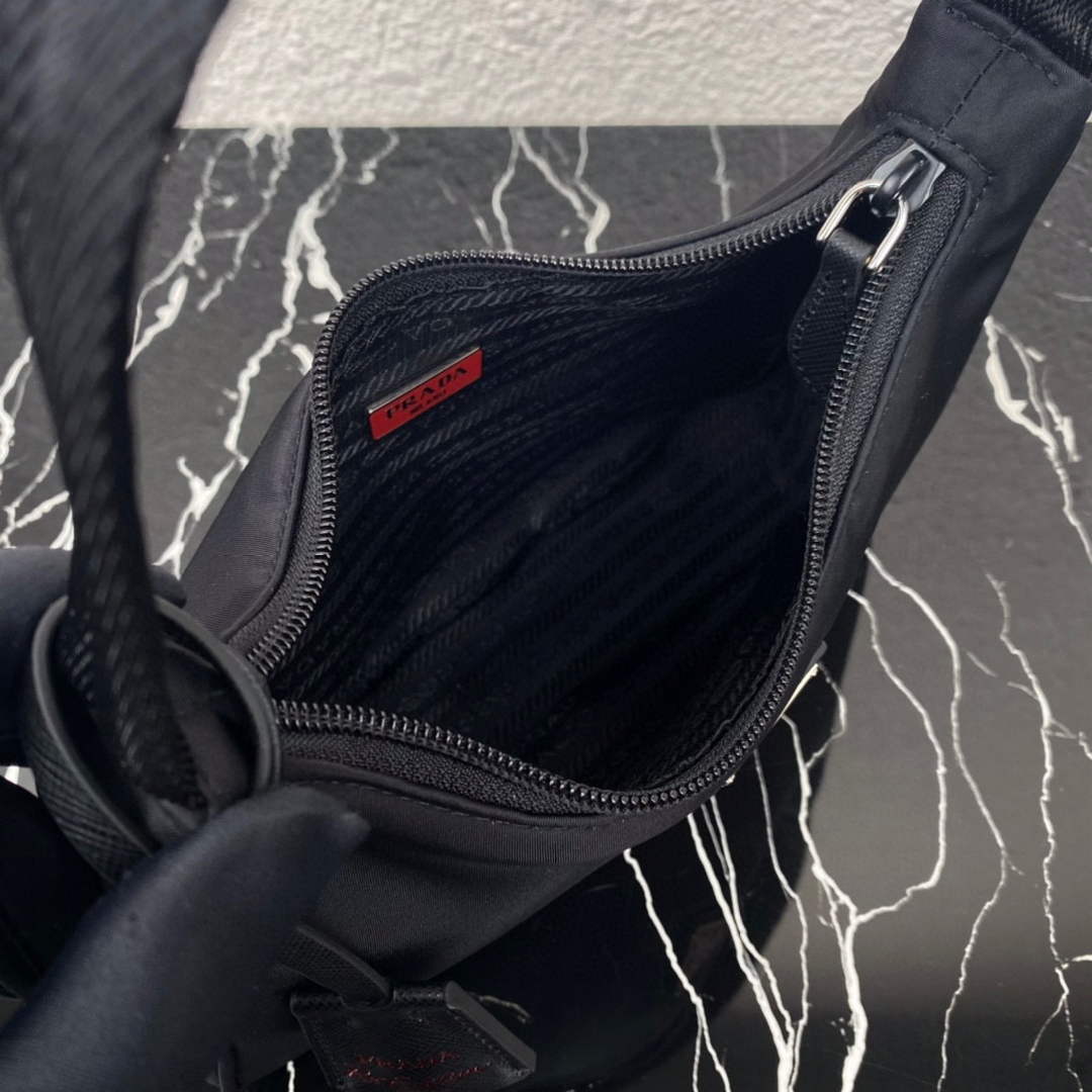 Prada 1NE515 Re-Nylon Re-Edition 2000 mini-bag black red