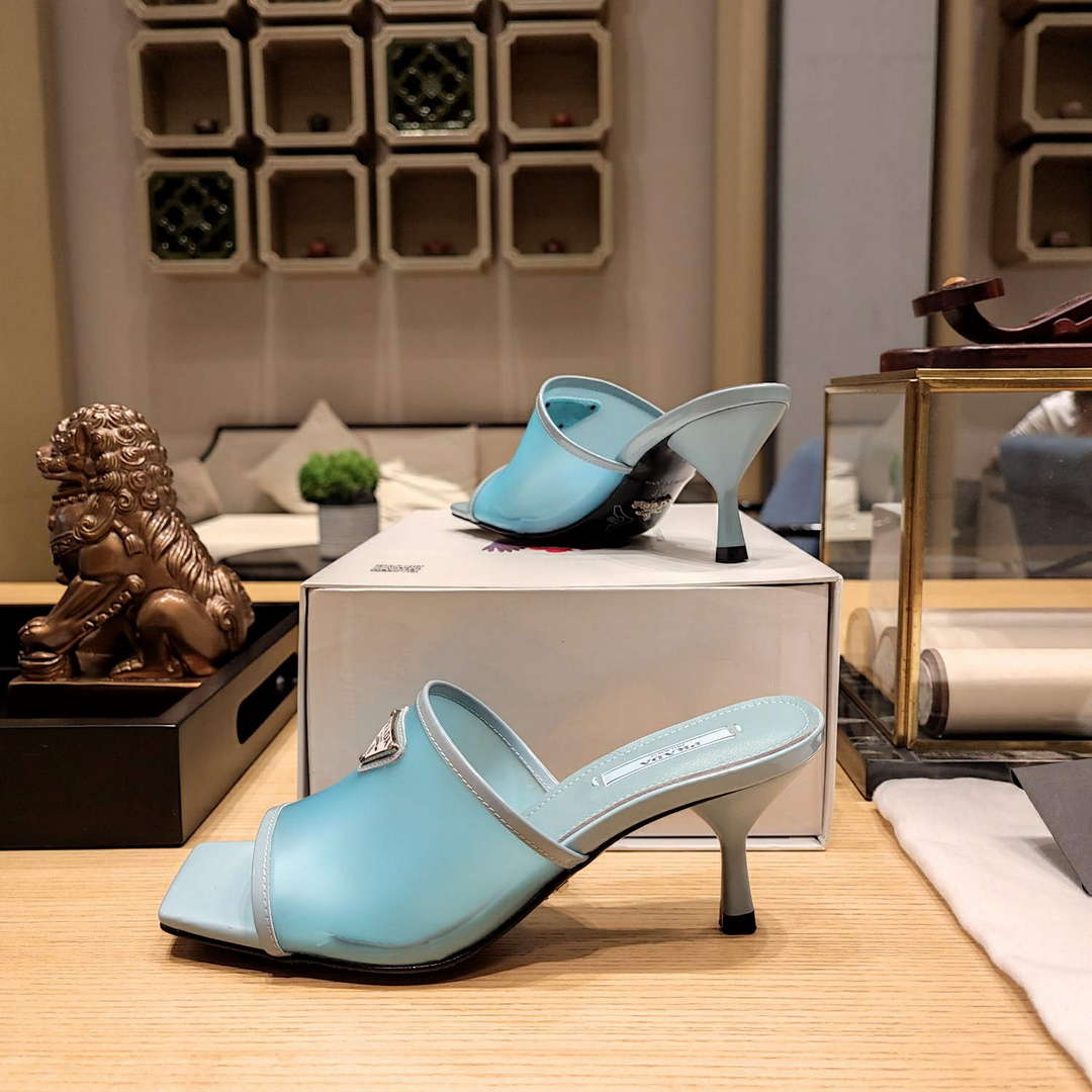 Prada 1XX644 Plexiglas and patent leather sandals P78602