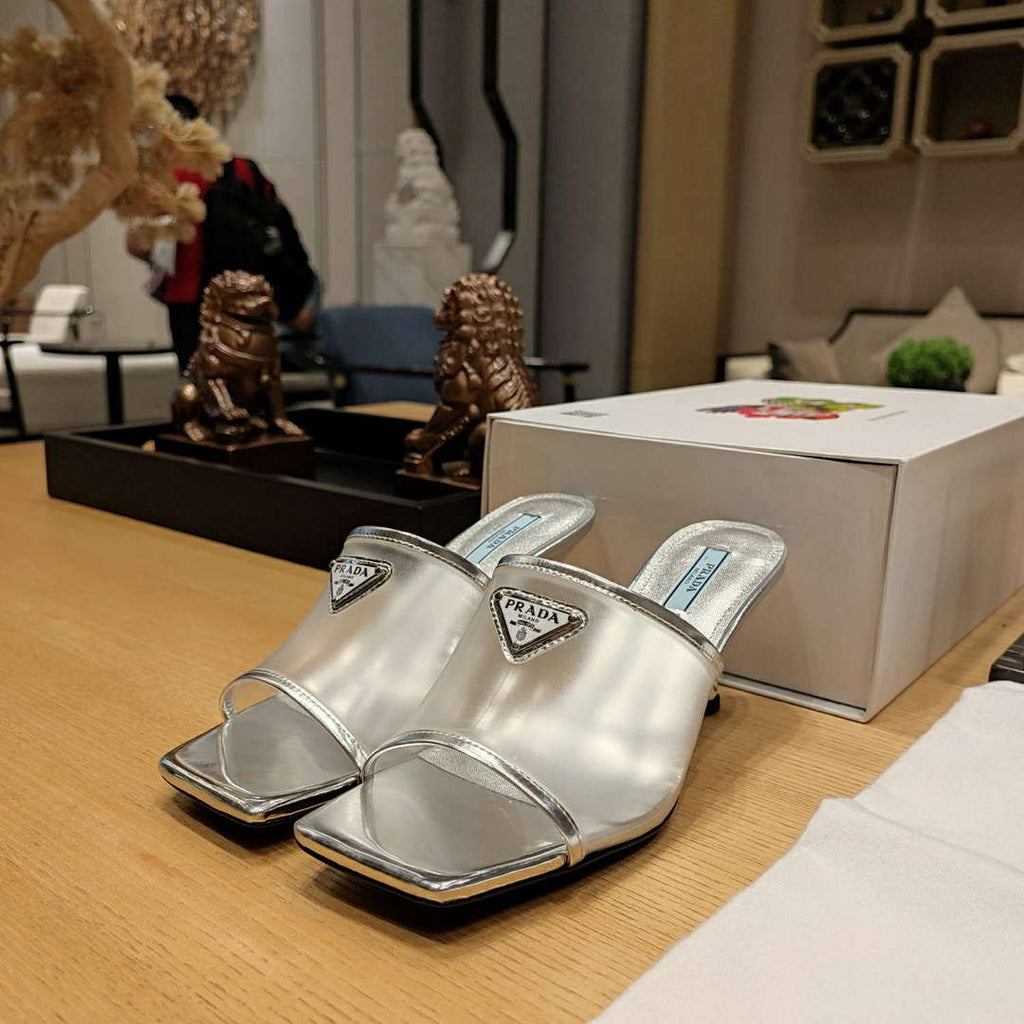 Prada 1XX644 Plexiglas and patent leather sandals P78603