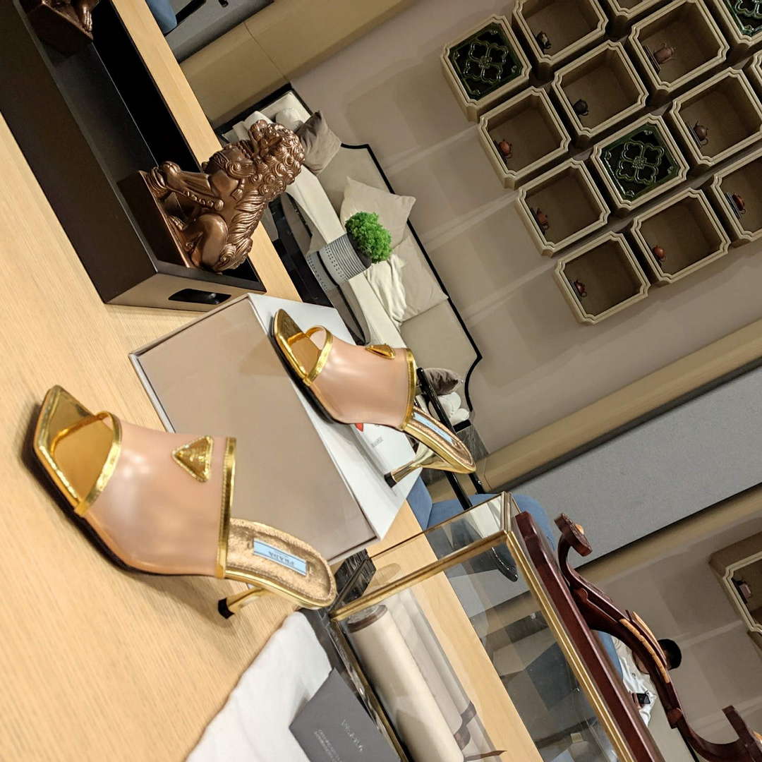 Prada 1XX644 Plexiglas and patent leather sandals P78604