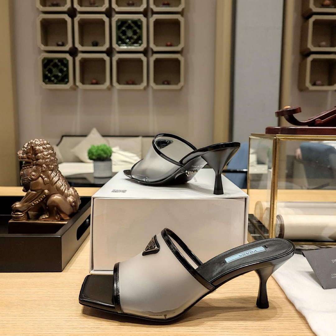 Prada 1XX644 Plexiglas and patent leather sandals P78606