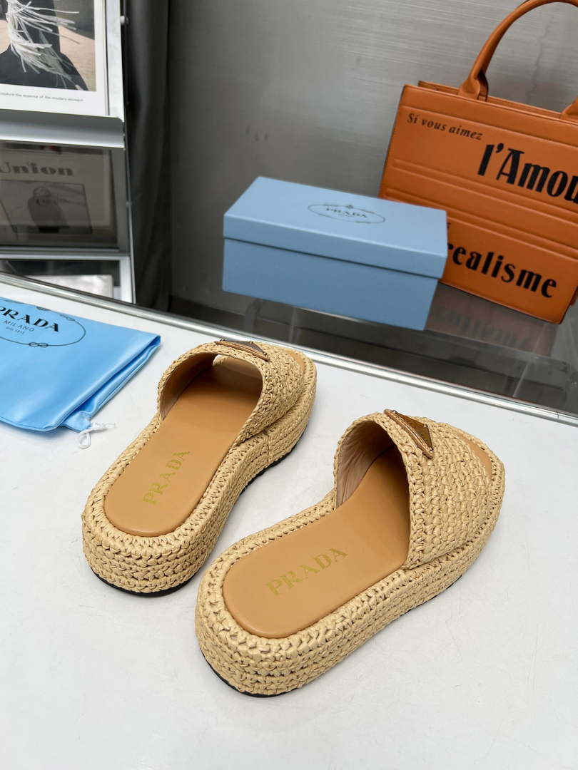 Prada 1XZ761 Crochet Flatform slides in Raffia