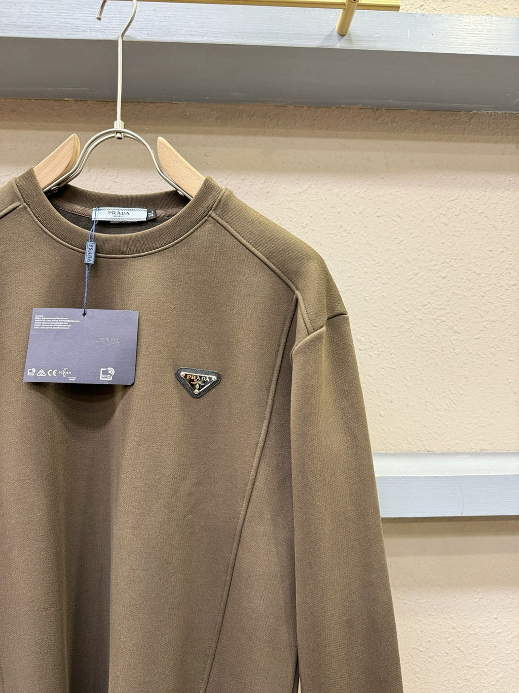 Prada 2025 Autumn Men Long-Sleeved Sweatshirt P10090