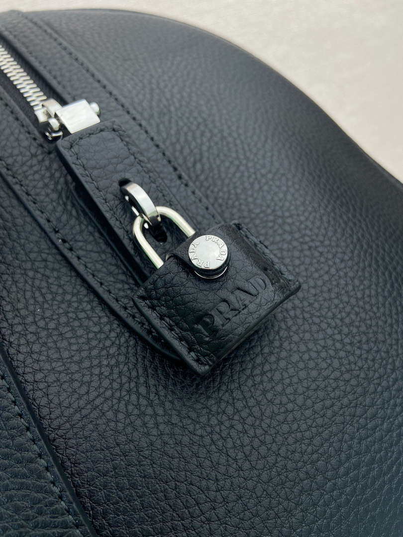 Prada 2VC048 Leather duffel bag Black