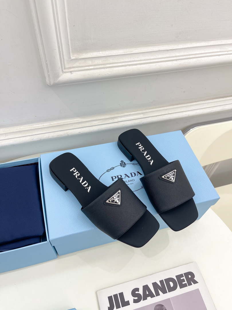 Prada Embossed leather slides leather P91263