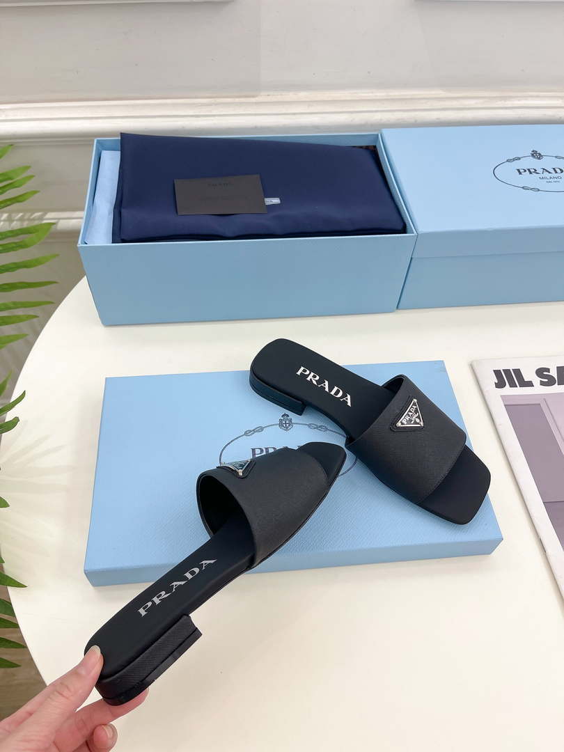Prada Embossed leather slides leather P91263