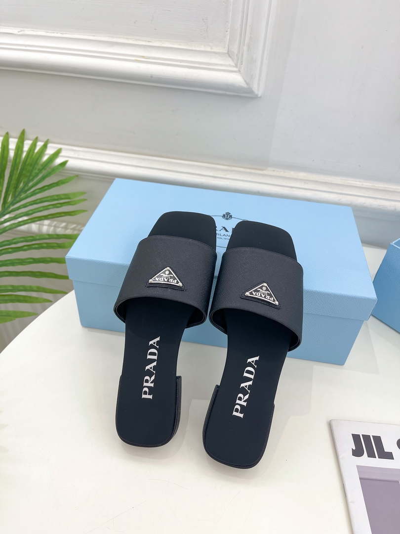 Prada Embossed leather slides leather P91263