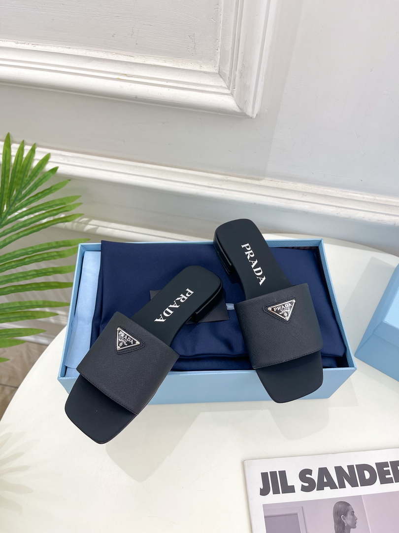 Prada Embossed leather slides leather P91263